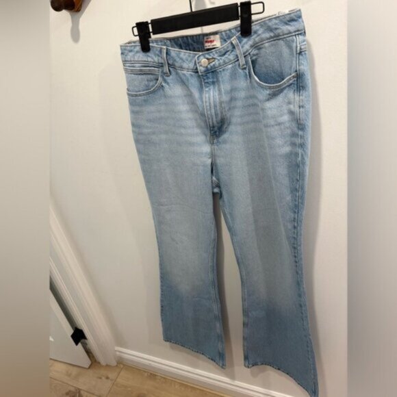 WRANGLER- HIGH RISE FIERCE FLARE JEANS - Woman’s 32/34 - Picture 2 of 10